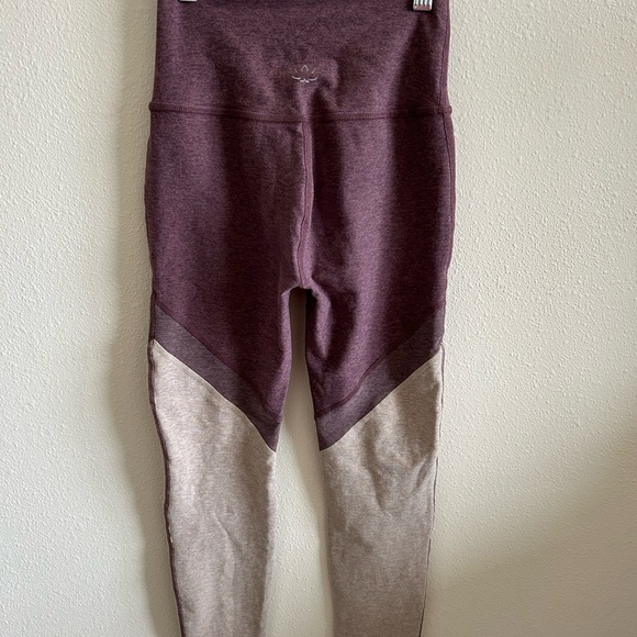 Beyond Yoga Tri- Panel Space Dye High Waisted MIDI Leggings - Picture 5 of 6